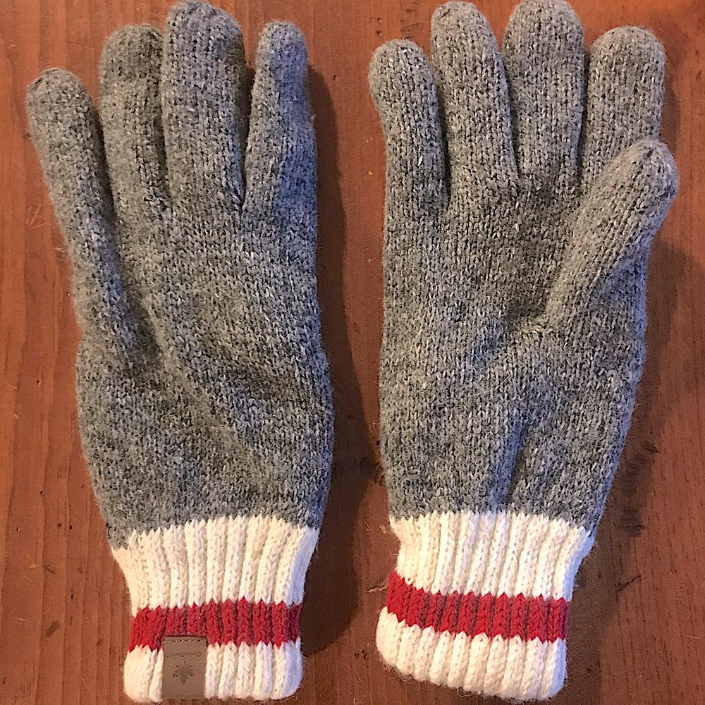 Grey Canada warm gloves